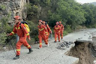 10-11赛季，范德法特曾在北伦敦德比中打入一粒点球